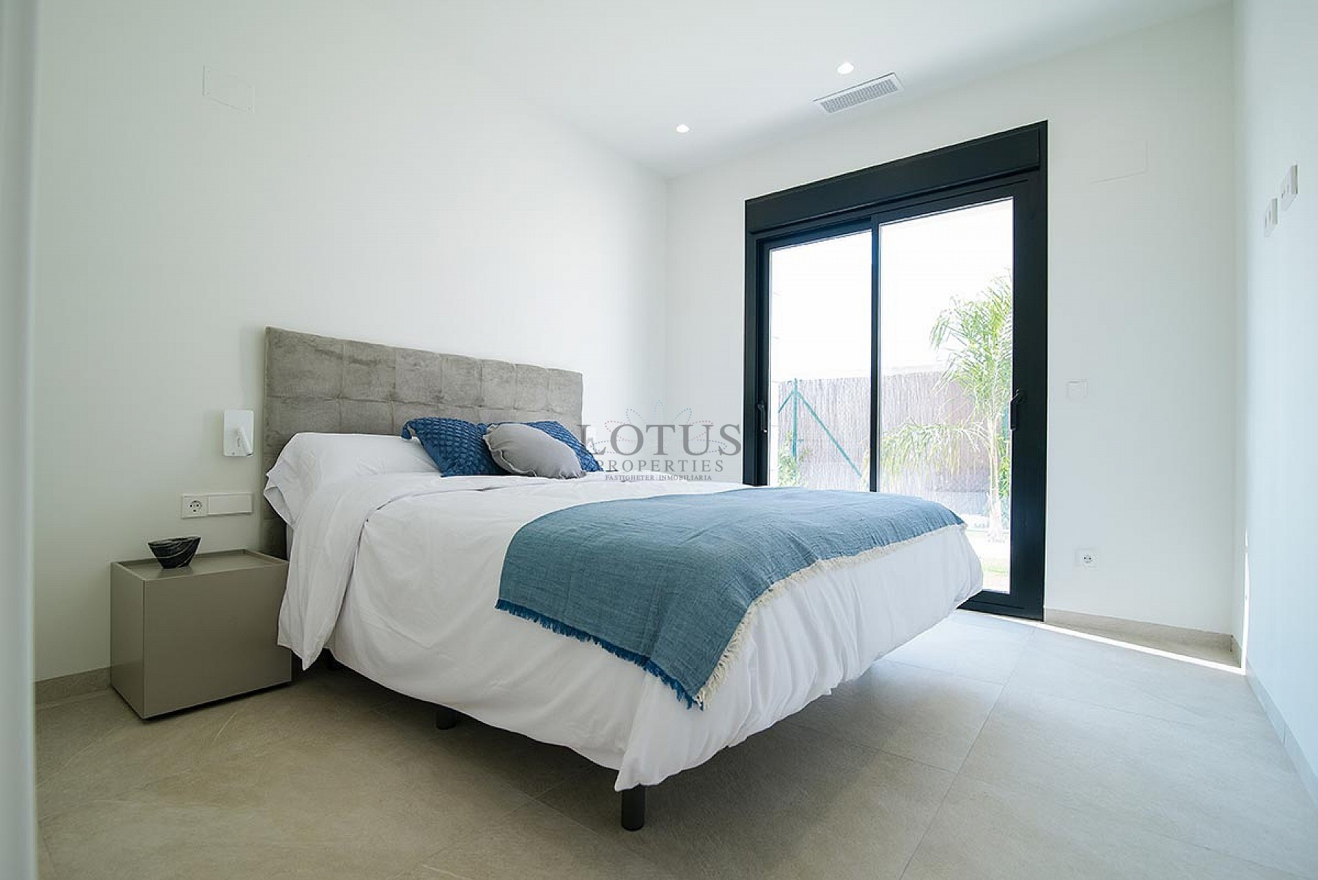 Fantastiska nyproducerade villor i två plan - Lotus Properties