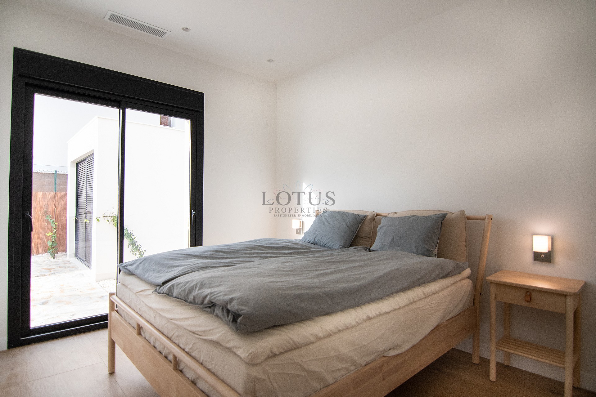 Fantastiska nyproducerade villor i två plan - Lotus Properties