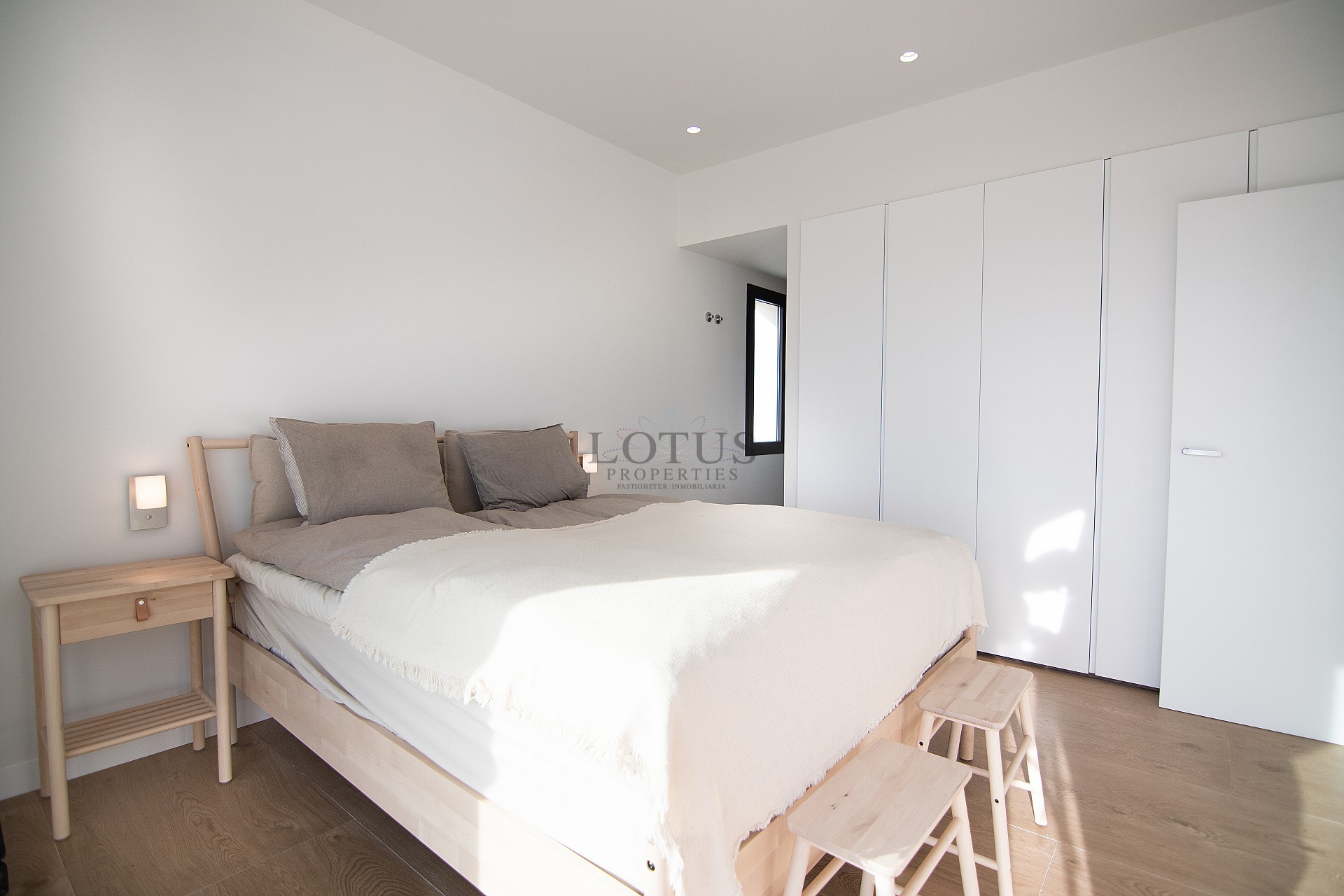 Fantastiska nyproducerade villor i två plan - Lotus Properties