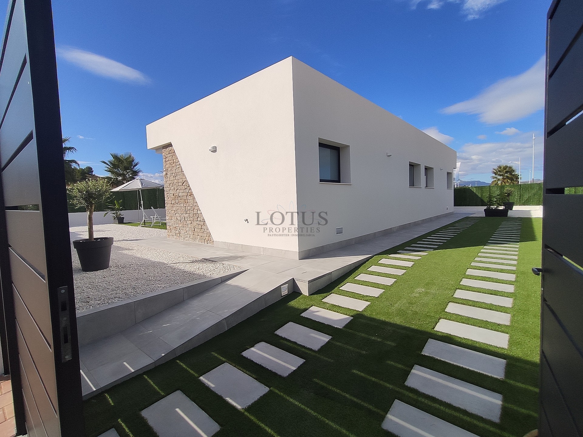 Nybyggda villor  - Lotus Properties