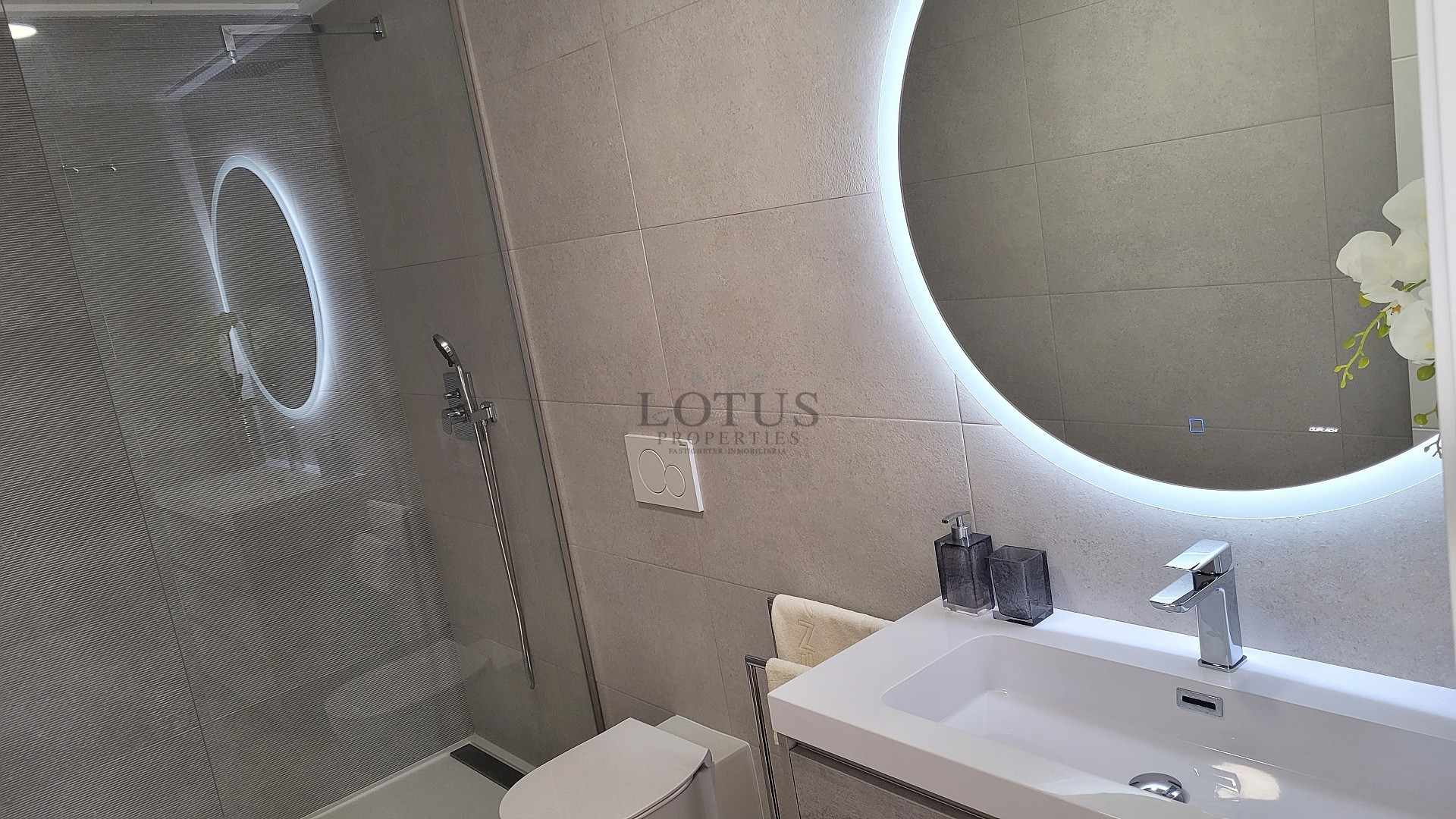 Luxury apartment project in beautiful El Raso - Lotus Properties