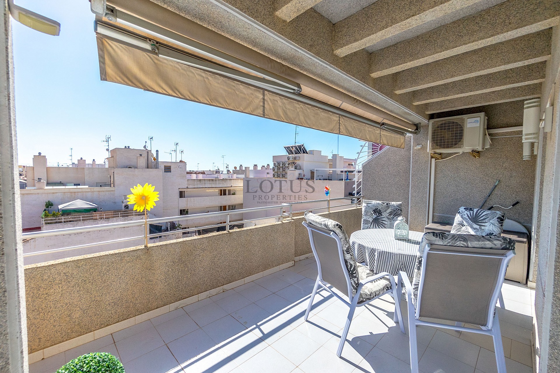 Fantastic penthouse in excellent condition with large terrace only 500 m to Playa Los Locos - Lotus Properties