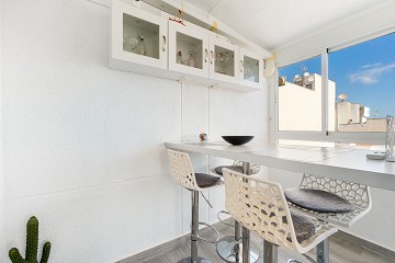 Fantástico ático en excelentes condiciones con gran terraza a sólo 500 m de Playa Los Locos - Lotus Properties