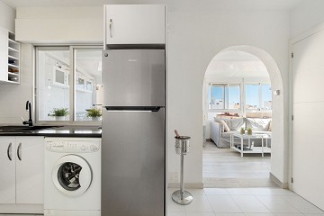 Fantástico ático en excelentes condiciones con gran terraza a sólo 500 m de Playa Los Locos - Lotus Properties