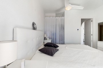 Fantástico ático en excelentes condiciones con gran terraza a sólo 500 m de Playa Los Locos - Lotus Properties