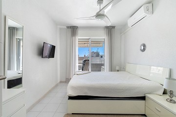 Fantástico ático en excelentes condiciones con gran terraza a sólo 500 m de Playa Los Locos - Lotus Properties