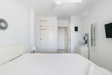 Fantástico ático en excelentes condiciones con gran terraza a sólo 500 m de Playa Los Locos - Lotus Properties