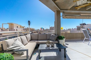 Fantástico ático en excelentes condiciones con gran terraza a sólo 500 m de Playa Los Locos - Lotus Properties