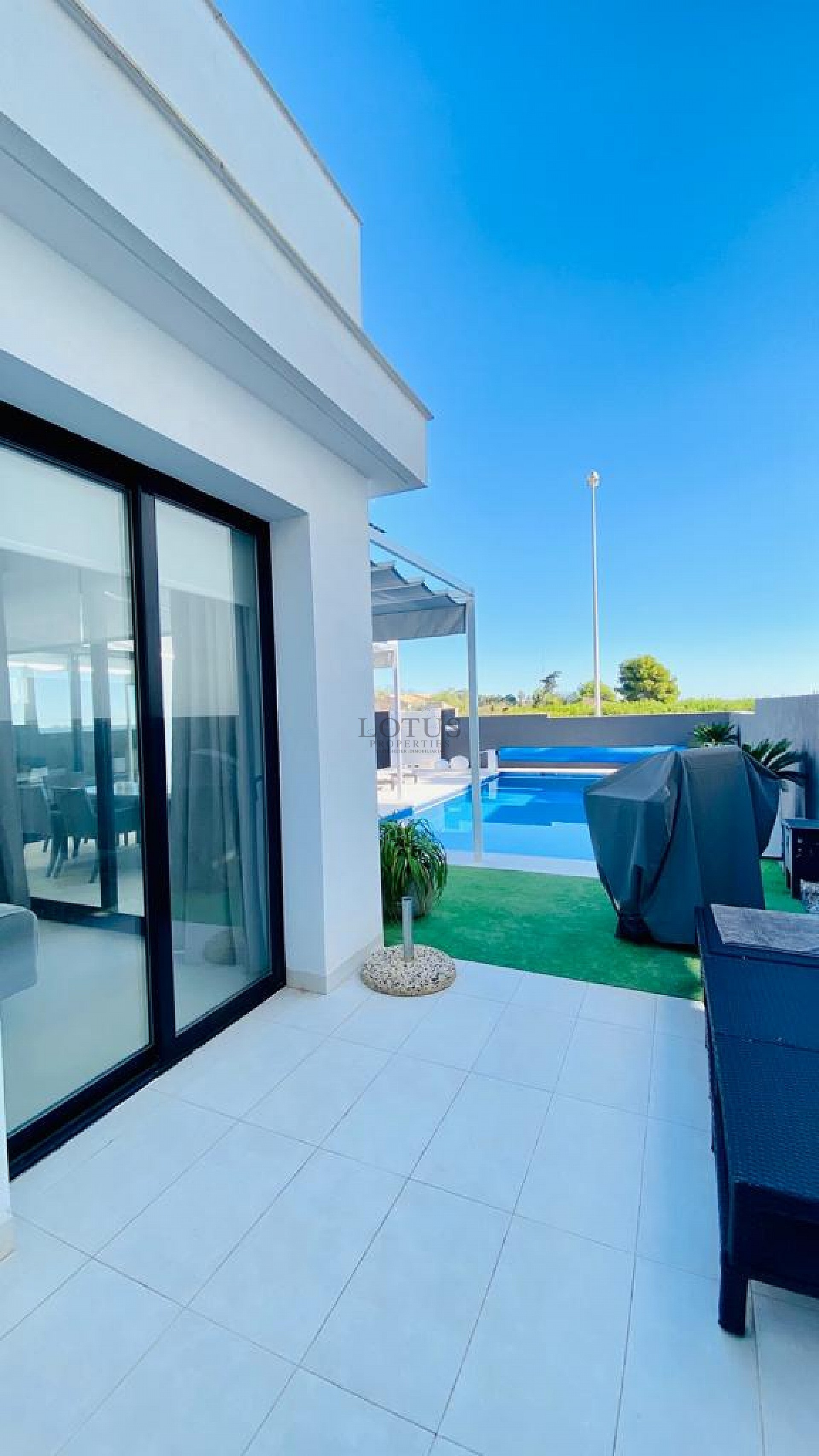 Detached villa with private saltwater heated pool in Ciudad Quesada - Lotus Properties