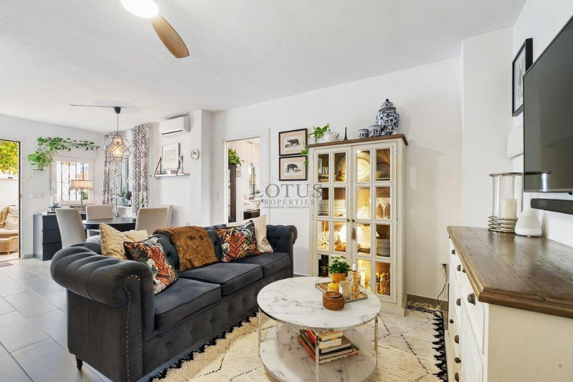 Супер красивый отремонтированный таунхаус в Урбе. Доня Инес с террасой на крыше и садом - Lotus Properties