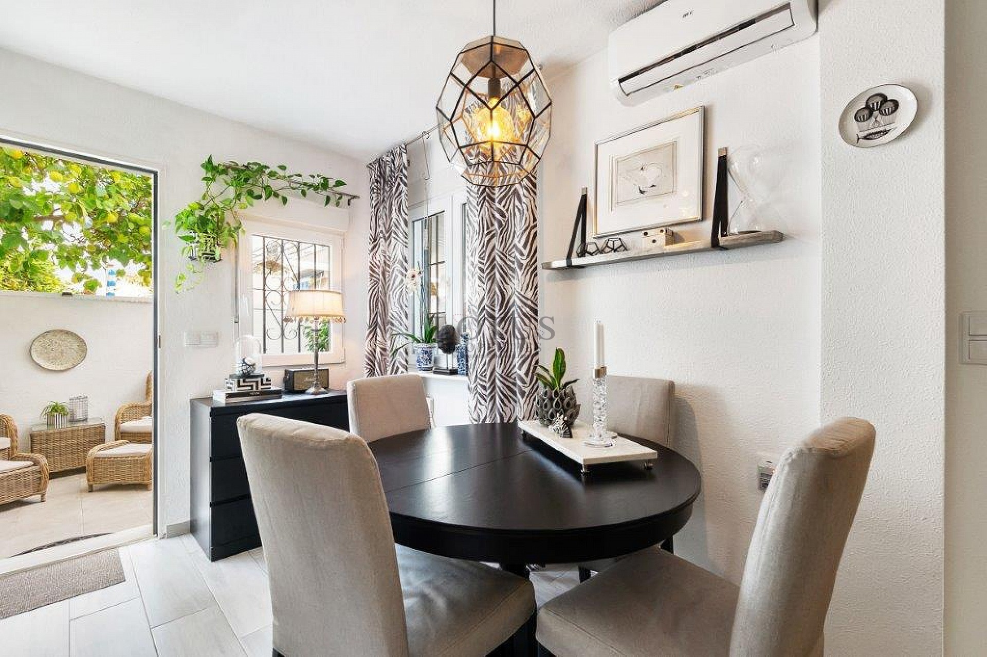 Супер красивый отремонтированный таунхаус в Урбе. Доня Инес с террасой на крыше и садом - Lotus Properties