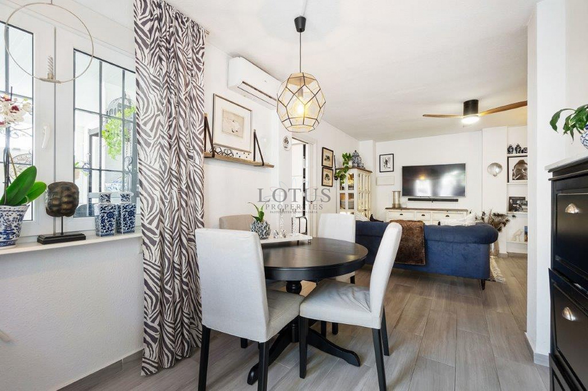 Супер красивый отремонтированный таунхаус в Урбе. Доня Инес с террасой на крыше и садом - Lotus Properties