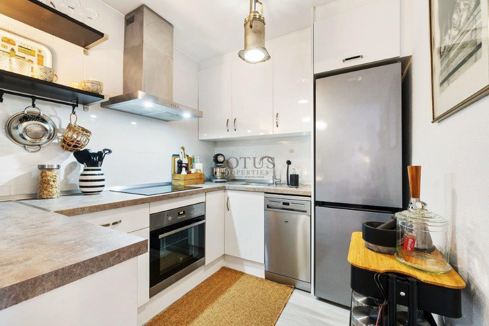 Супер красивый отремонтированный таунхаус в Урбе. Доня Инес с террасой на крыше и садом - Lotus Properties