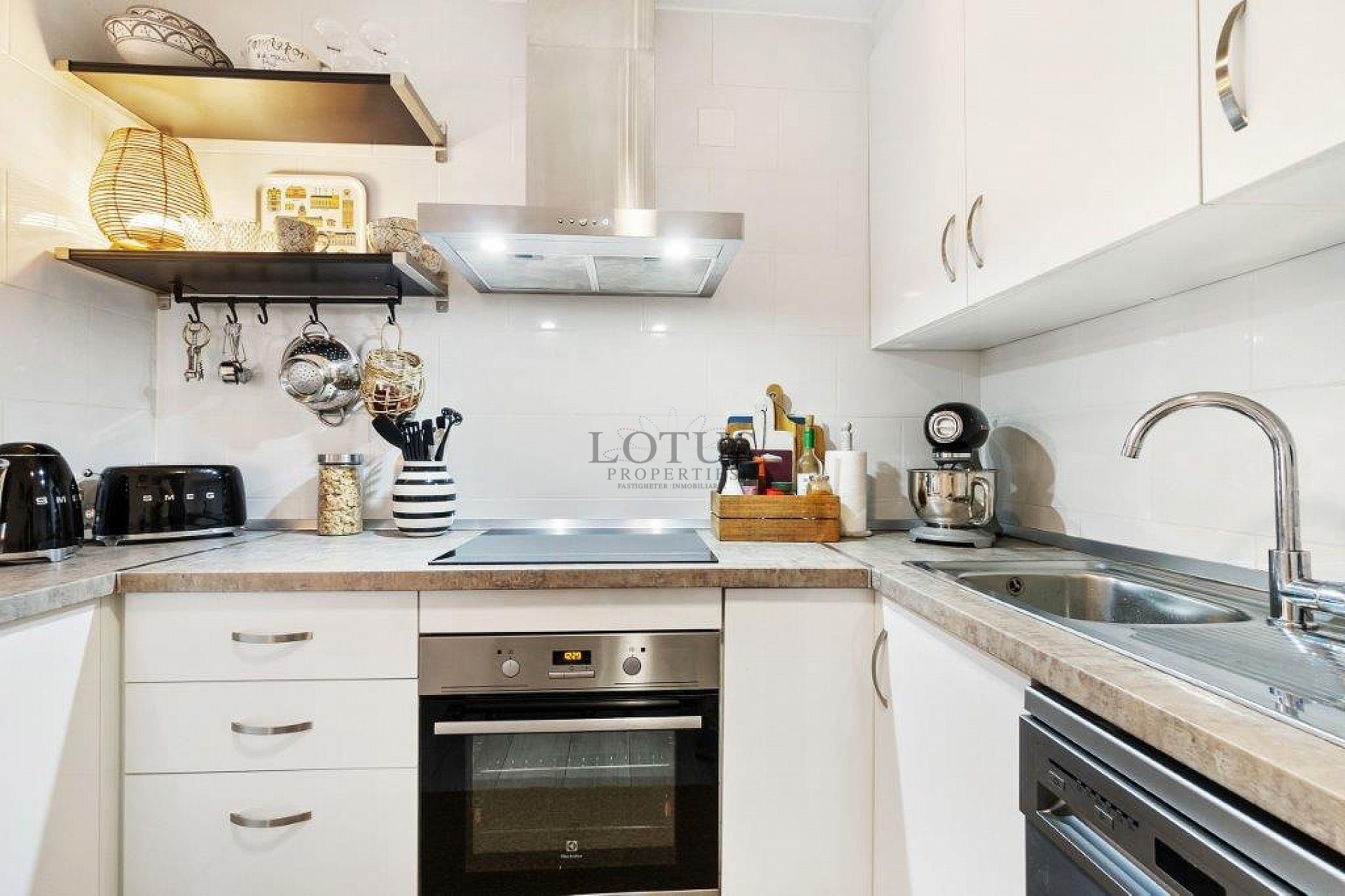 Супер красивый отремонтированный таунхаус в Урбе. Доня Инес с террасой на крыше и садом - Lotus Properties