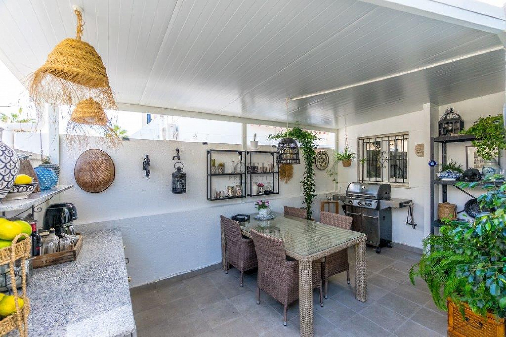 Супер красивый отремонтированный таунхаус в Урбе. Доня Инес с террасой на крыше и садом - Lotus Properties