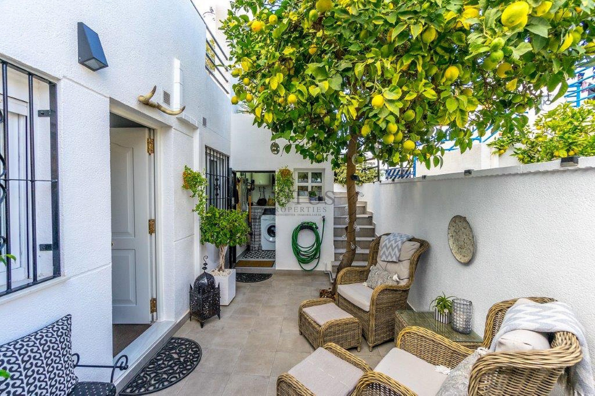 Супер красивый отремонтированный таунхаус в Урбе. Доня Инес с террасой на крыше и садом - Lotus Properties