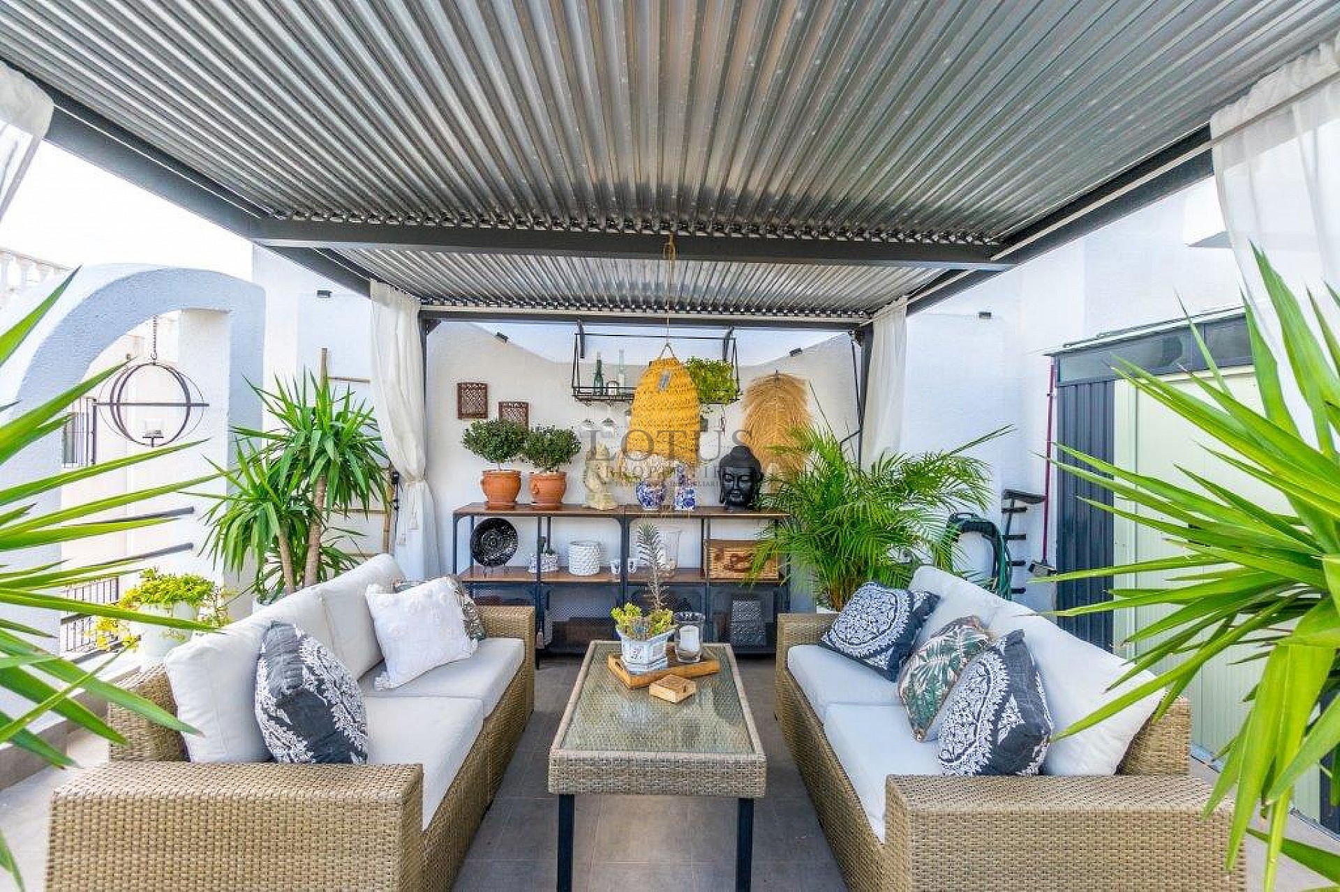 Супер красивый отремонтированный таунхаус в Урбе. Доня Инес с террасой на крыше и садом - Lotus Properties