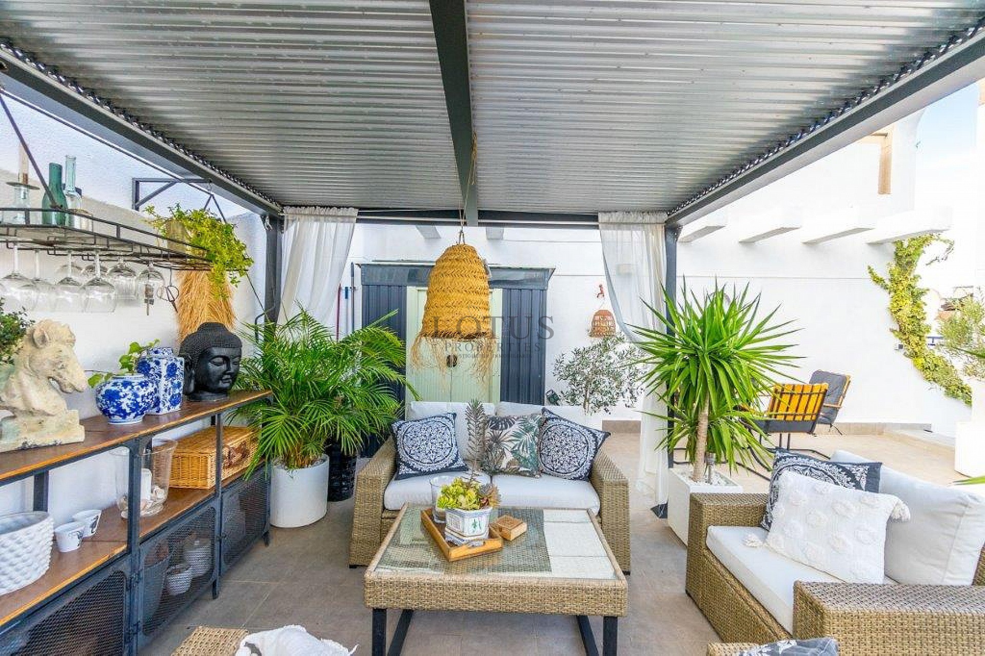 Супер красивый отремонтированный таунхаус в Урбе. Доня Инес с террасой на крыше и садом - Lotus Properties