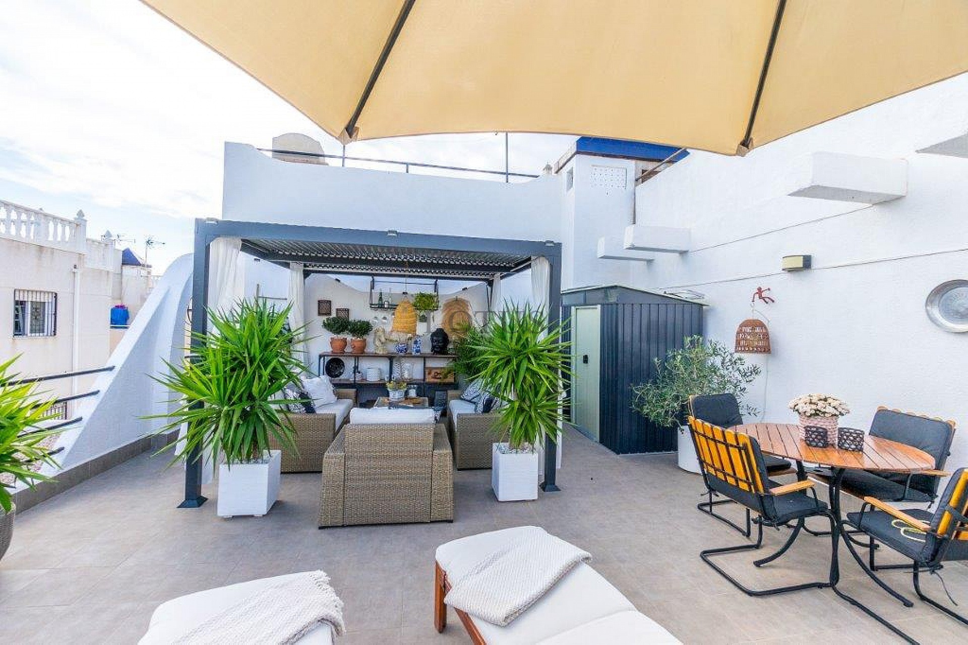 Супер красивый отремонтированный таунхаус в Урбе. Доня Инес с террасой на крыше и садом - Lotus Properties