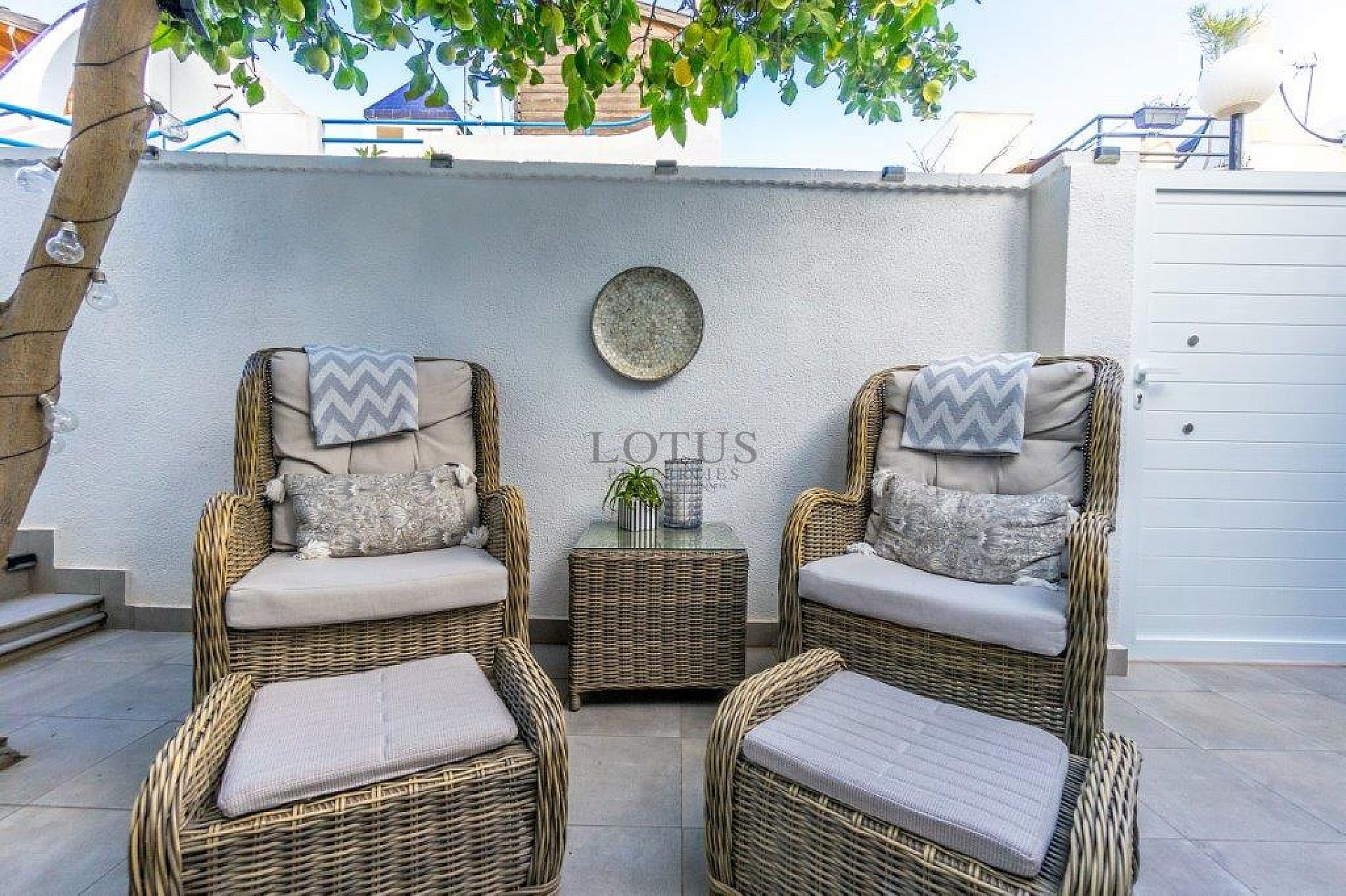 Супер красивый отремонтированный таунхаус в Урбе. Доня Инес с террасой на крыше и садом - Lotus Properties