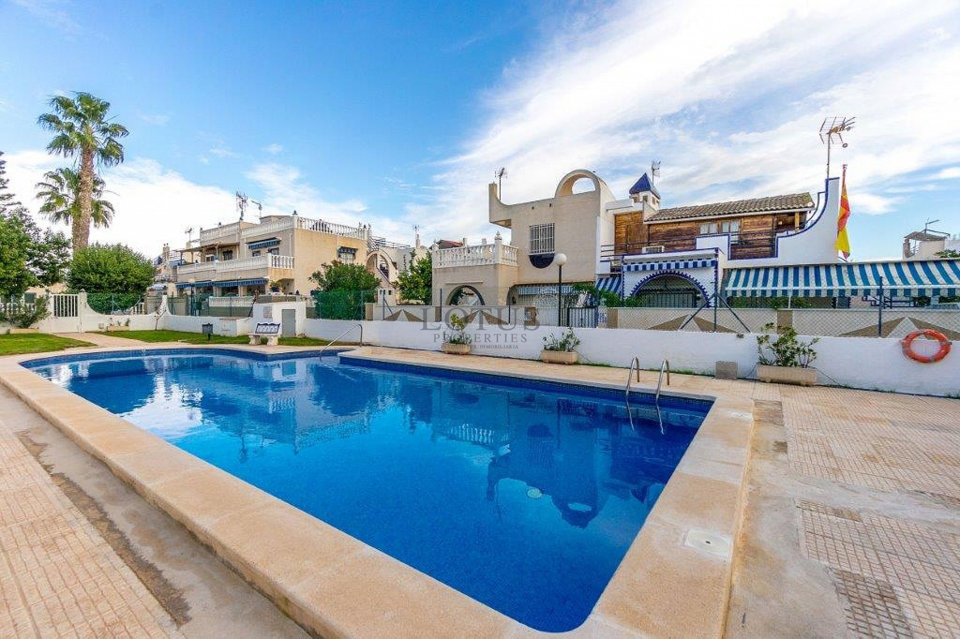 Супер красивый отремонтированный таунхаус в Урбе. Доня Инес с террасой на крыше и садом - Lotus Properties