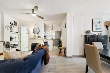 Super mooie gerenoveerde tussenwoning in Urb. Doňa Inės met dakterras en tuin - Lotus Properties