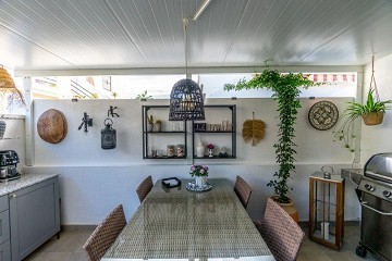 Super mooie gerenoveerde tussenwoning in Urb. Doňa Inės met dakterras en tuin - Lotus Properties