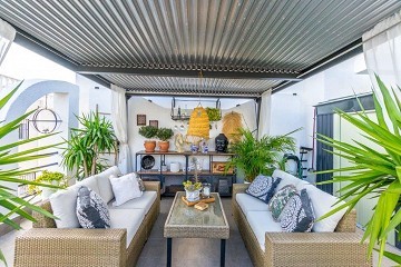 Super mooie gerenoveerde tussenwoning in Urb. Doňa Inės met dakterras en tuin - Lotus Properties