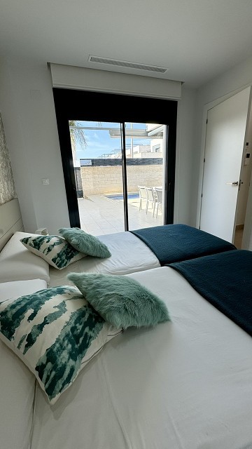 Mooie moderne villa met 3 slaapkamers en 3 badkamers in Ciudad Quesada - Lotus Properties