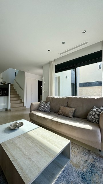 Mooie moderne villa met 3 slaapkamers en 3 badkamers in Ciudad Quesada - Lotus Properties