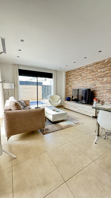 Mooie moderne villa met 3 slaapkamers en 3 badkamers in Ciudad Quesada - Lotus Properties