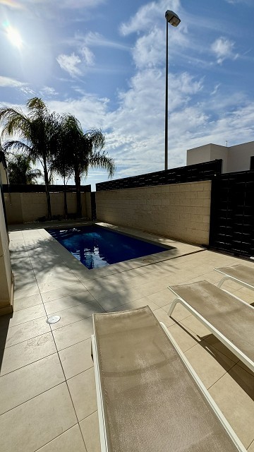 Mooie moderne villa met 3 slaapkamers en 3 badkamers in Ciudad Quesada - Lotus Properties