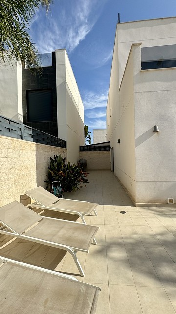 Mooie moderne villa met 3 slaapkamers en 3 badkamers in Ciudad Quesada - Lotus Properties