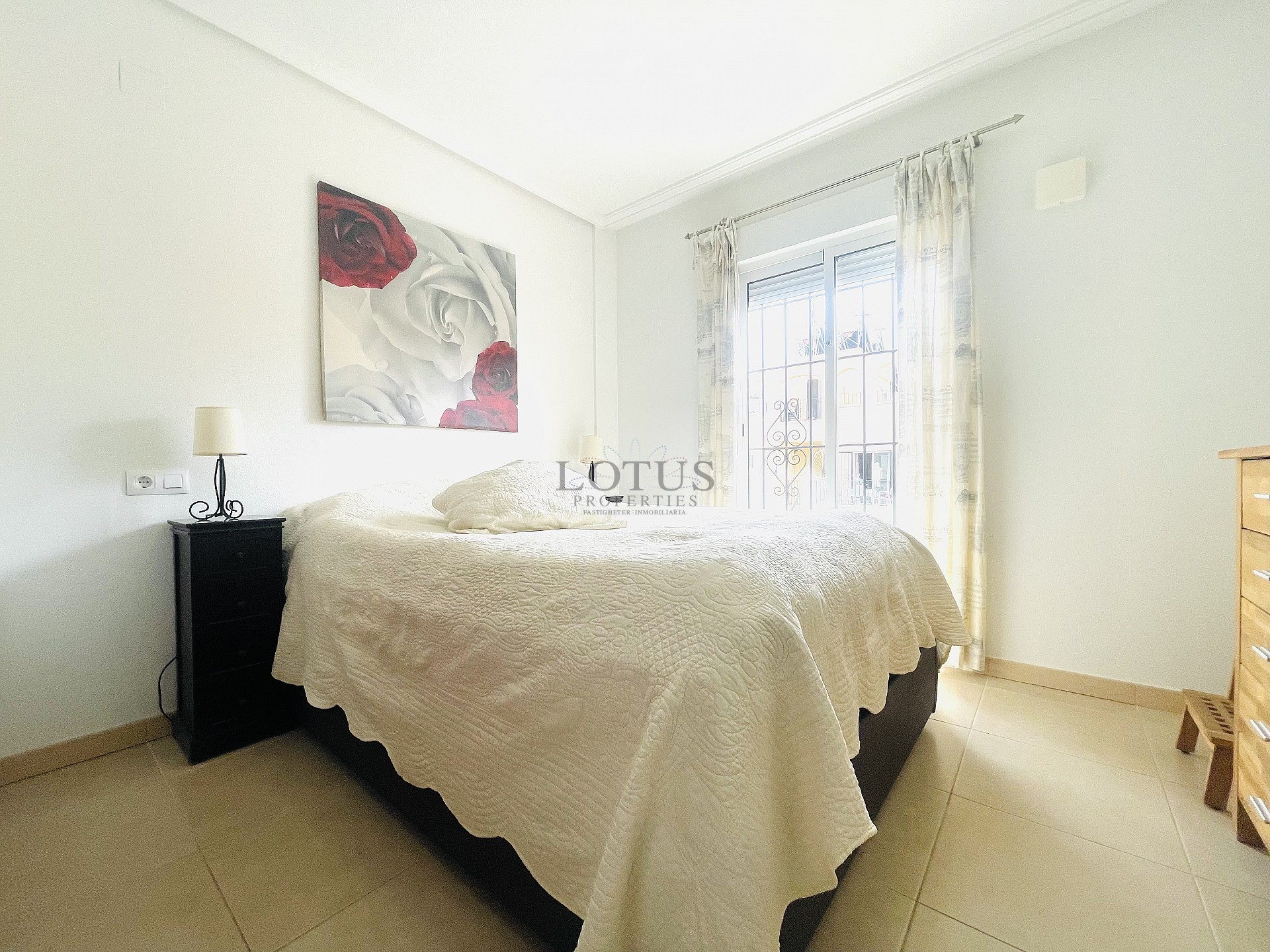 Topfloor in gewilde Urb. Altos de la Bahia XI met dakterras en zeezicht! - Lotus Properties