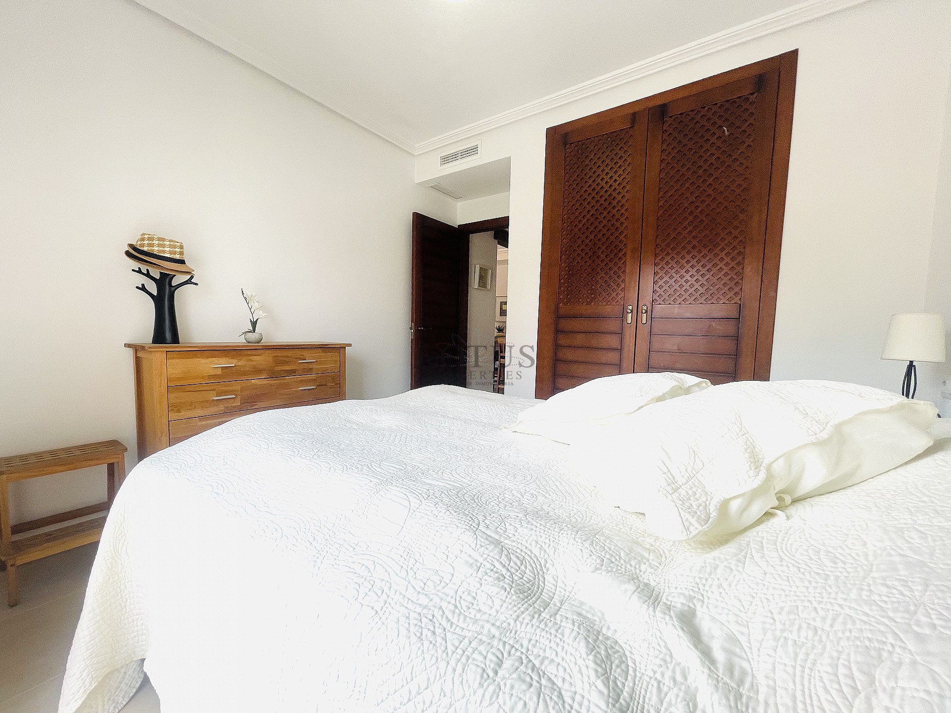 Topfloor in gewilde Urb. Altos de la Bahia XI met dakterras en zeezicht! - Lotus Properties