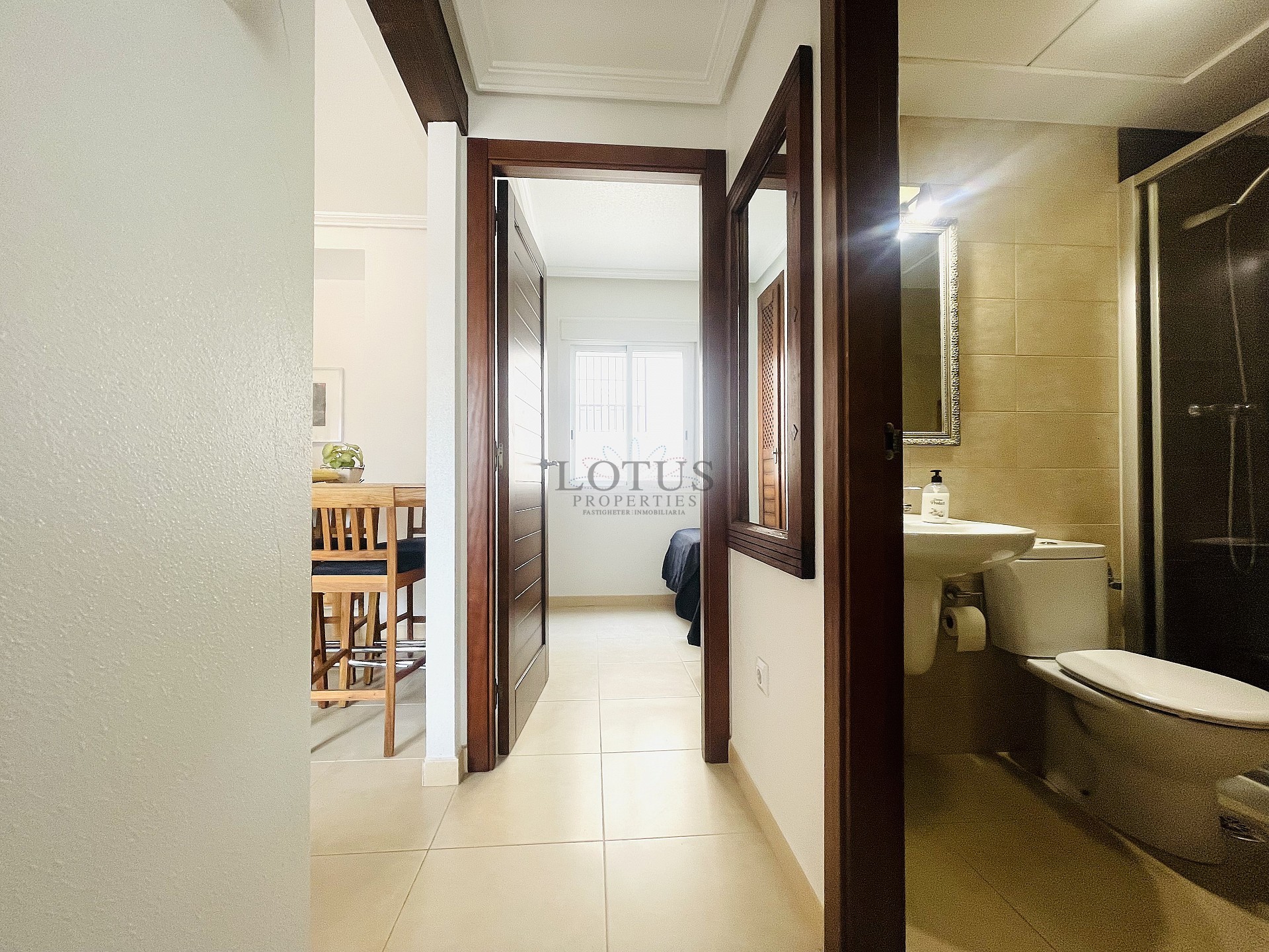 Topfloor in gewilde Urb. Altos de la Bahia XI met dakterras en zeezicht! - Lotus Properties