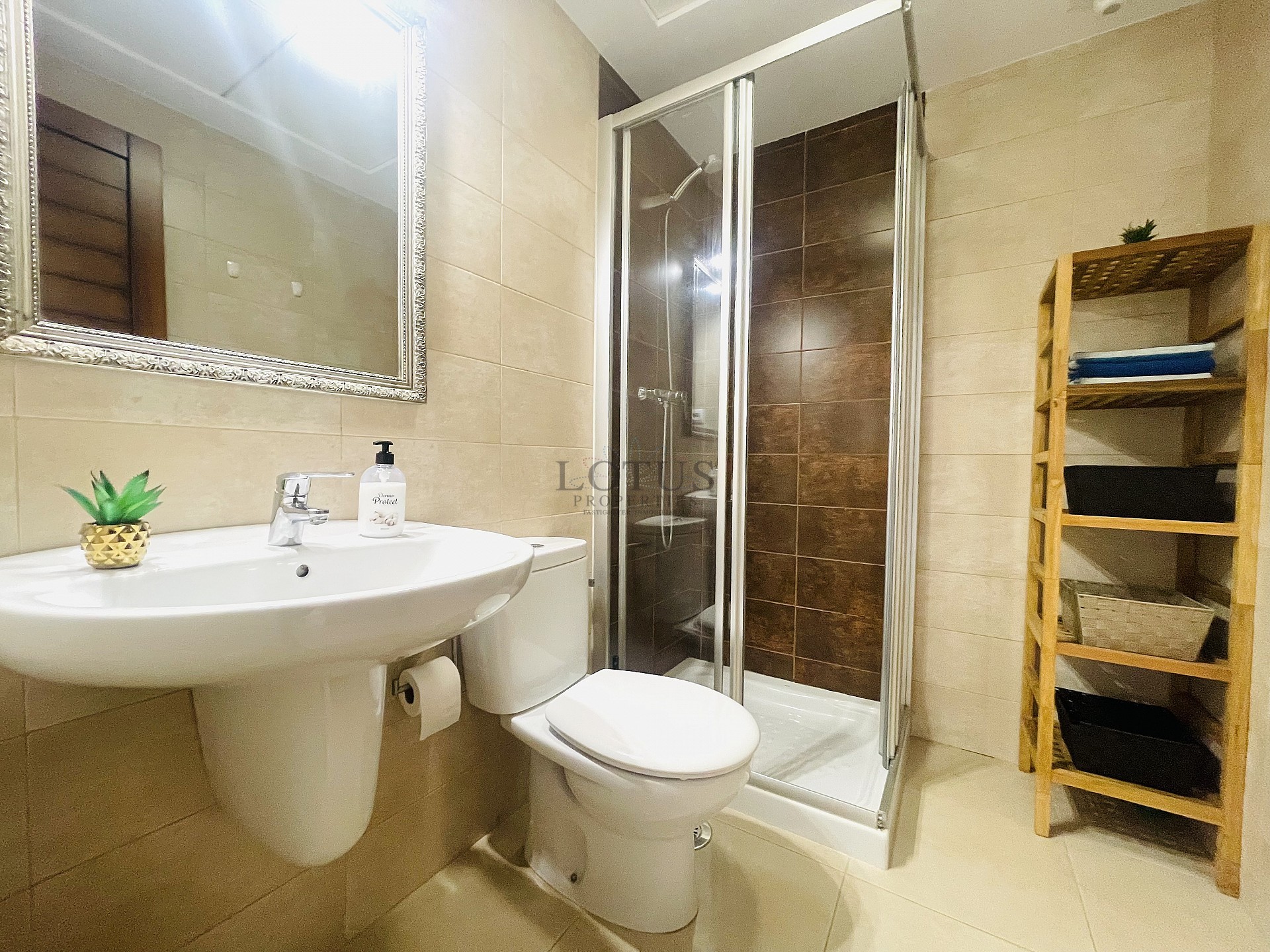 Topfloor in gewilde Urb. Altos de la Bahia XI met dakterras en zeezicht! - Lotus Properties