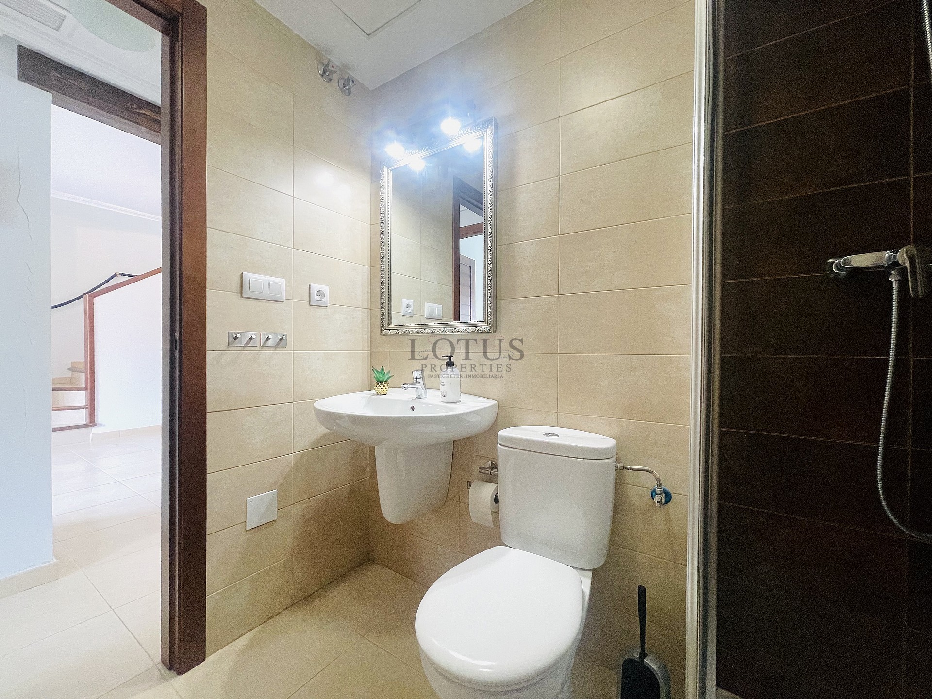 Topfloor in gewilde Urb. Altos de la Bahia XI met dakterras en zeezicht! - Lotus Properties