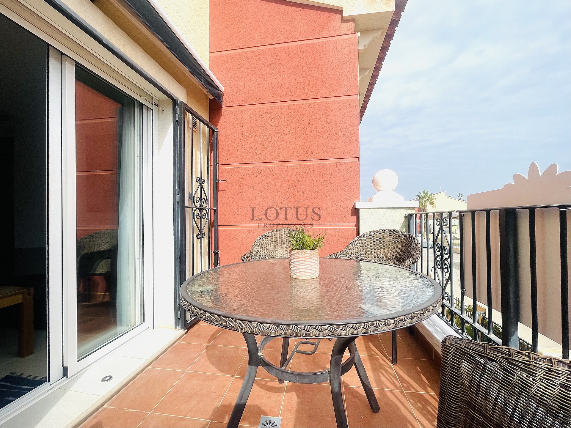 Topfloor in gewilde Urb. Altos de la Bahia XI met dakterras en zeezicht! - Lotus Properties