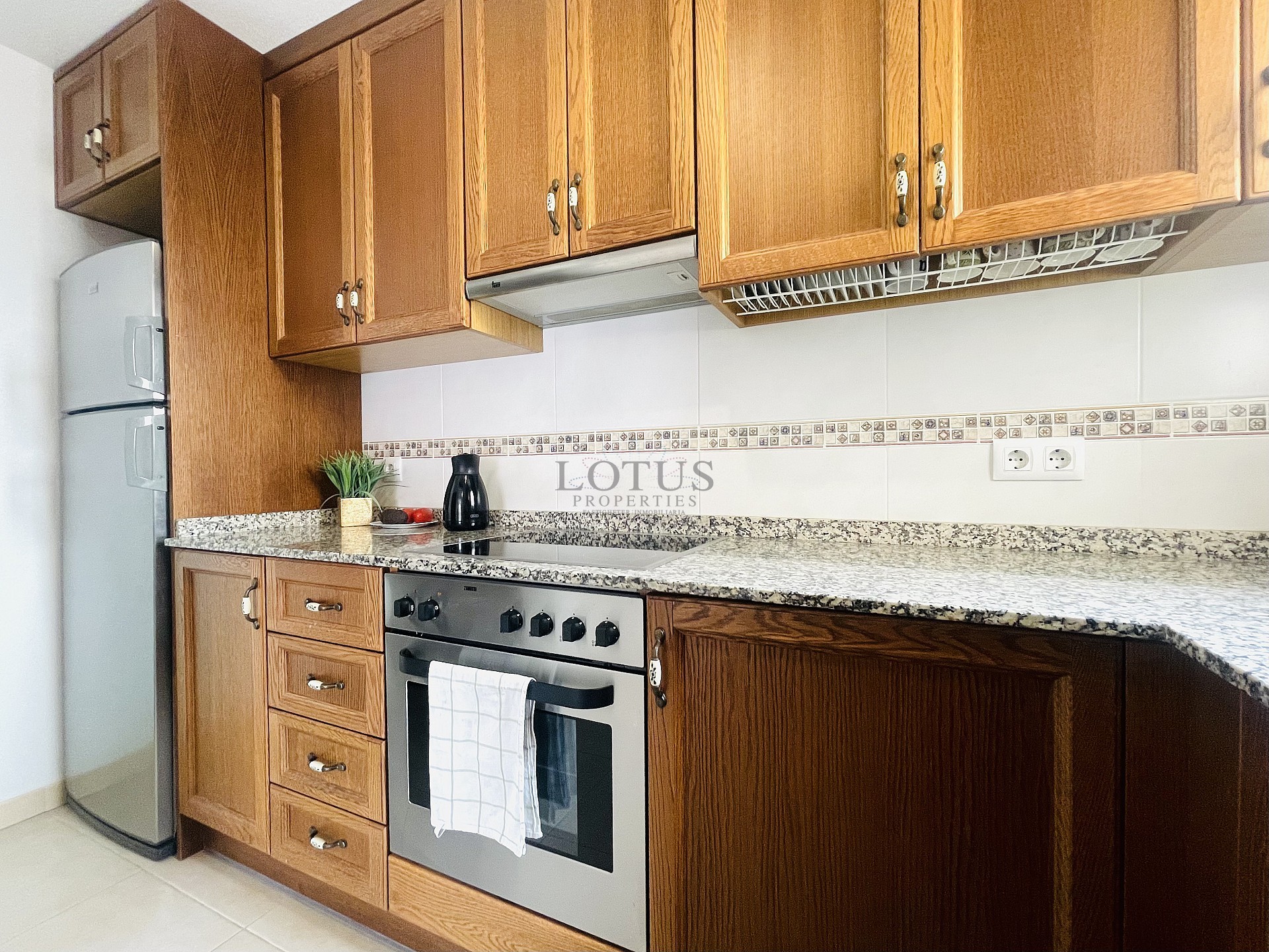 Topfloor in gewilde Urb. Altos de la Bahia XI met dakterras en zeezicht! - Lotus Properties