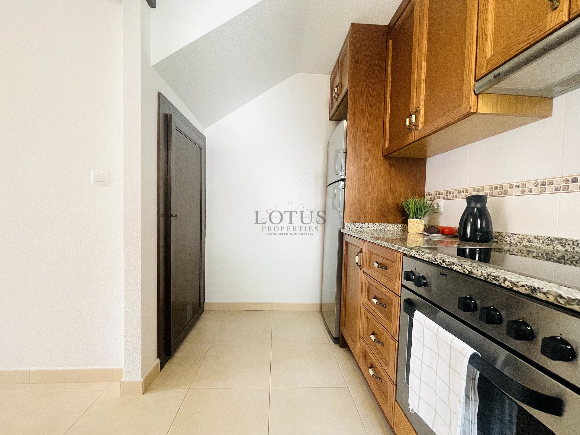 Topfloor in gewilde Urb. Altos de la Bahia XI met dakterras en zeezicht! - Lotus Properties