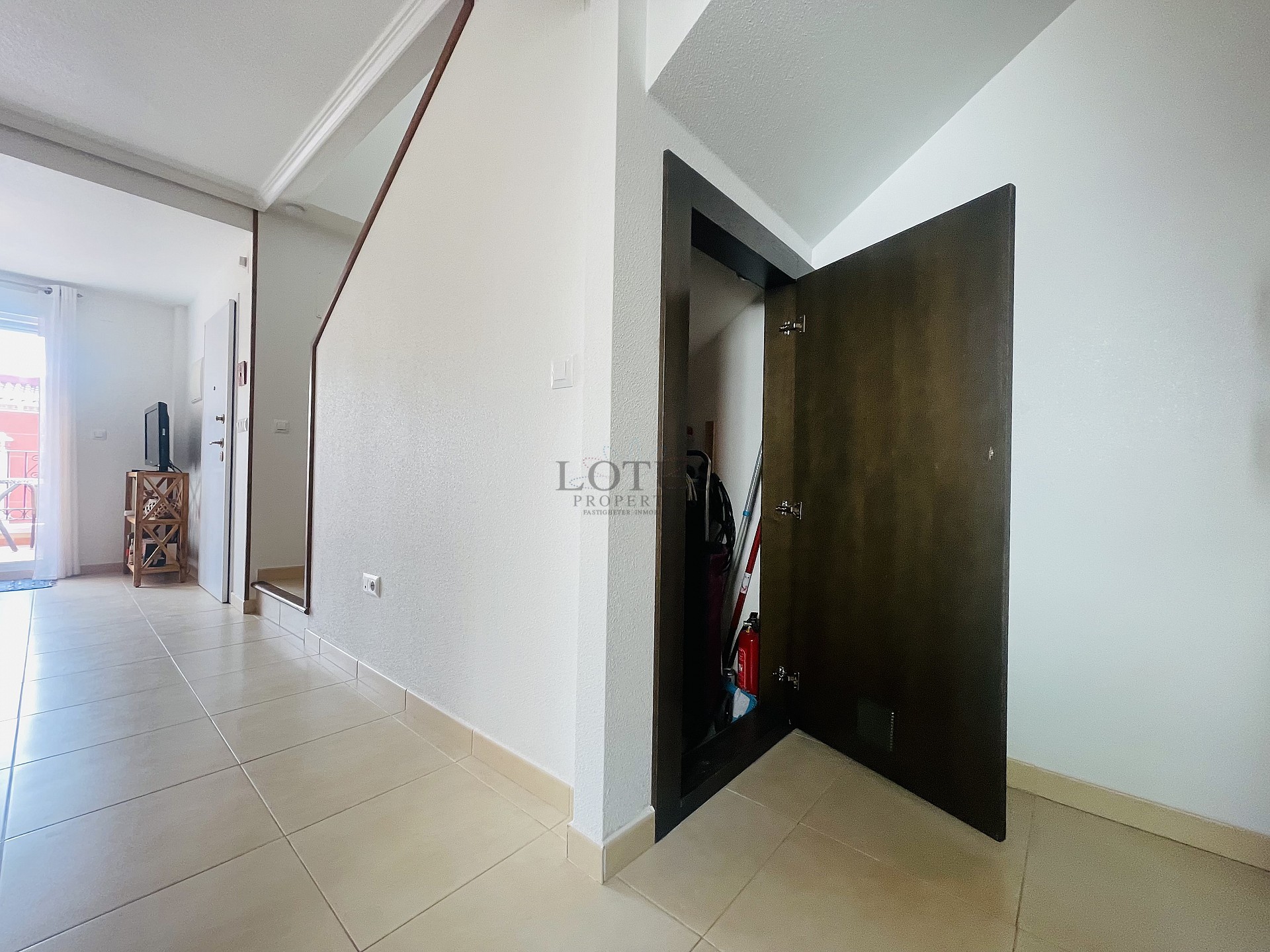 Topfloor in gewilde Urb. Altos de la Bahia XI met dakterras en zeezicht! - Lotus Properties