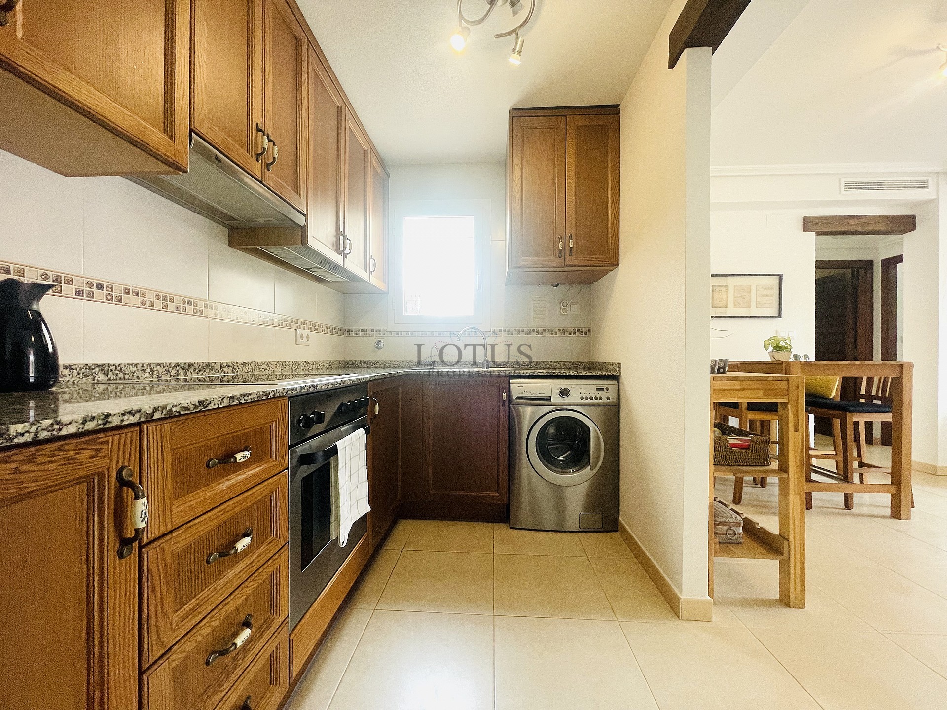 Topfloor in gewilde Urb. Altos de la Bahia XI met dakterras en zeezicht! - Lotus Properties