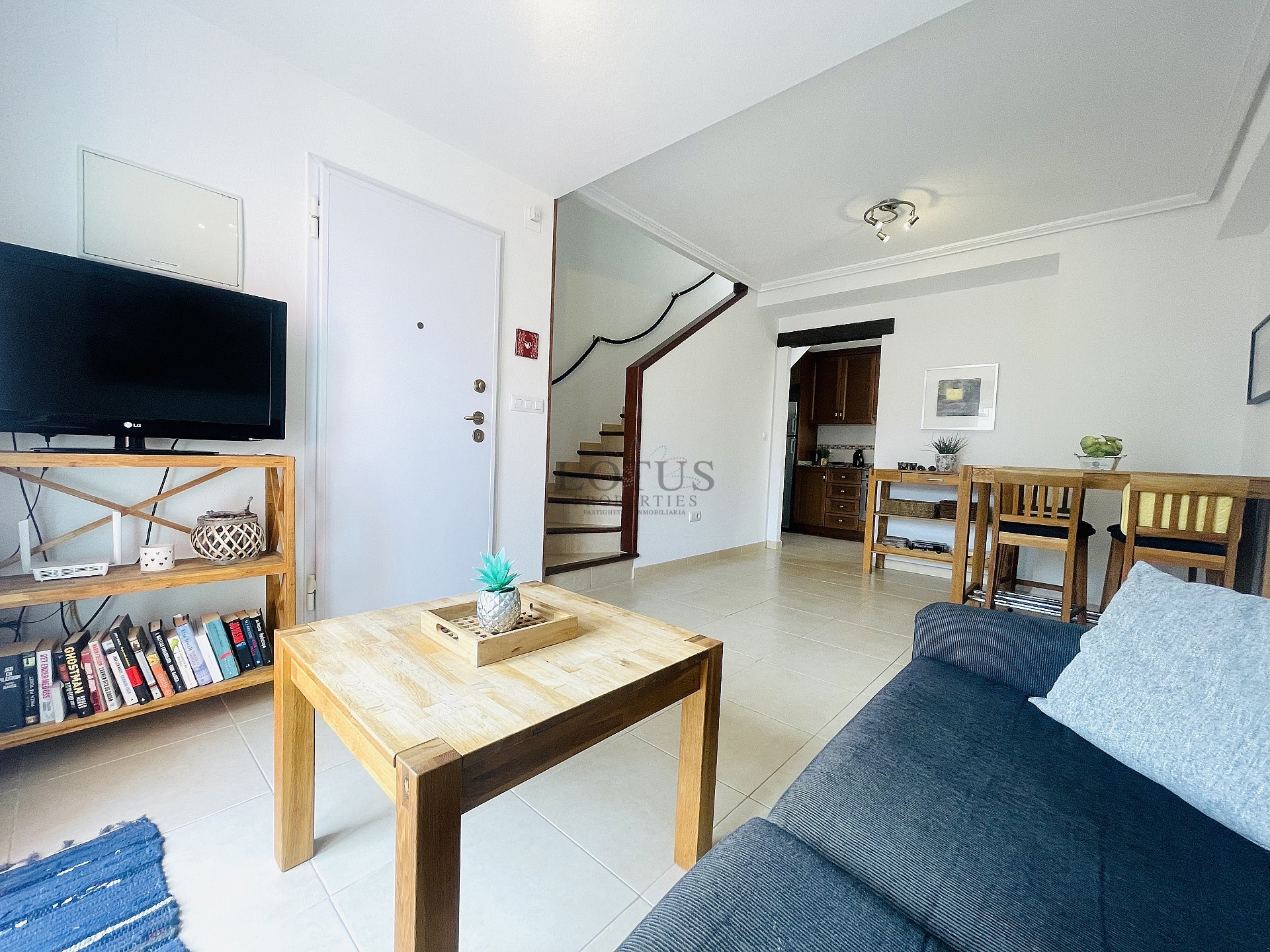 Topfloor in gewilde Urb. Altos de la Bahia XI met dakterras en zeezicht! - Lotus Properties