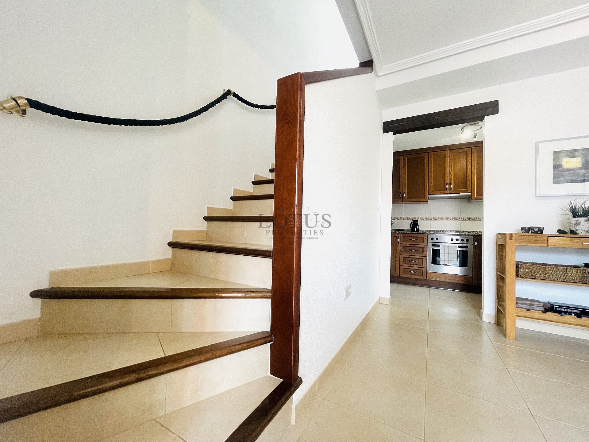 Topfloor in gewilde Urb. Altos de la Bahia XI met dakterras en zeezicht! - Lotus Properties