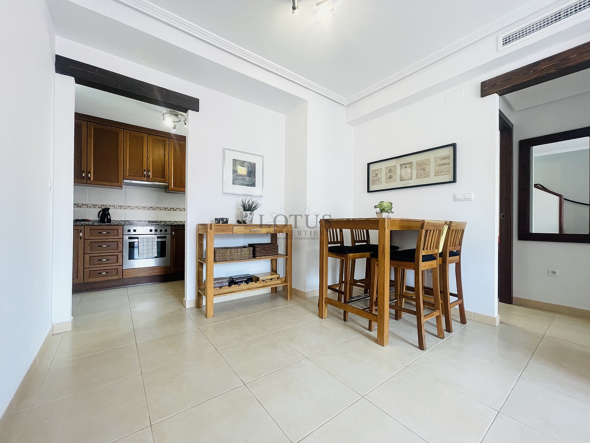 Topfloor in gewilde Urb. Altos de la Bahia XI met dakterras en zeezicht! - Lotus Properties