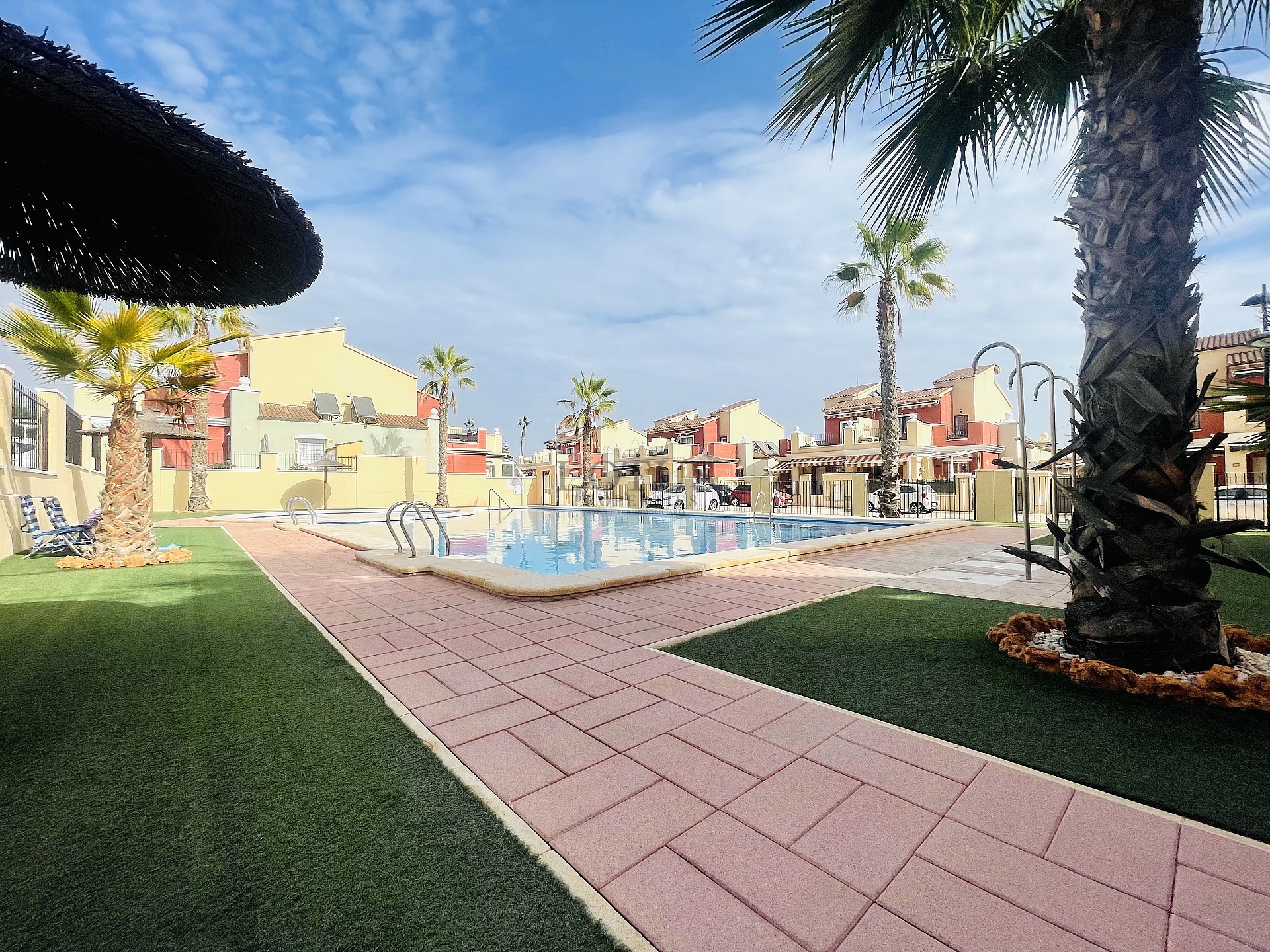 Topfloor in gewilde Urb. Altos de la Bahia XI met dakterras en zeezicht! - Lotus Properties