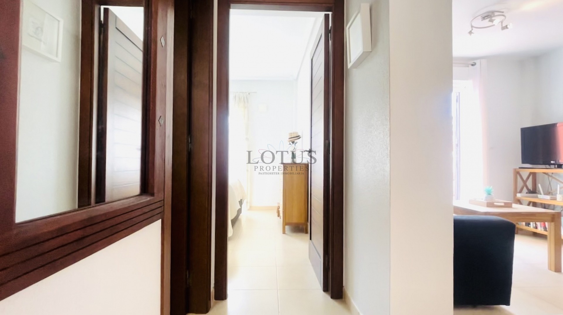 Topfloor in gewilde Urb. Altos de la Bahia XI met dakterras en zeezicht! - Lotus Properties