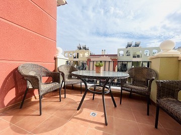 Topfloor in gewilde Urb. Altos de la Bahia XI met dakterras en zeezicht! - Lotus Properties