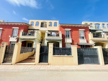 Topfloor in gewilde Urb. Altos de la Bahia XI met dakterras en zeezicht! - Lotus Properties